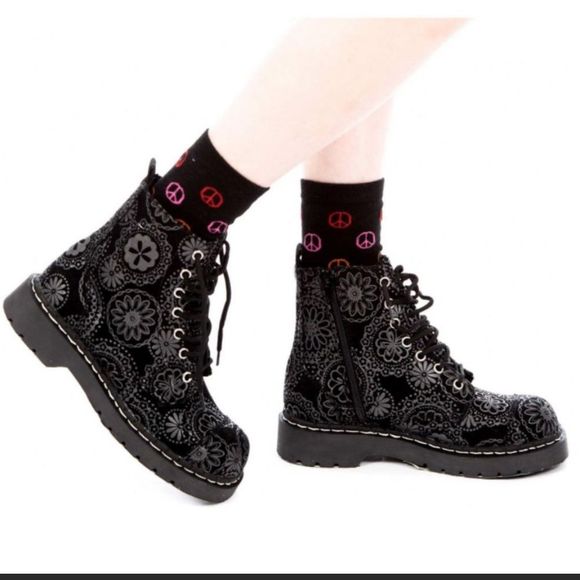TUK Anarchic Black Doily Print 7 Eye Lace Up Combat Style Boots Size 6 - Picture 2 of 10